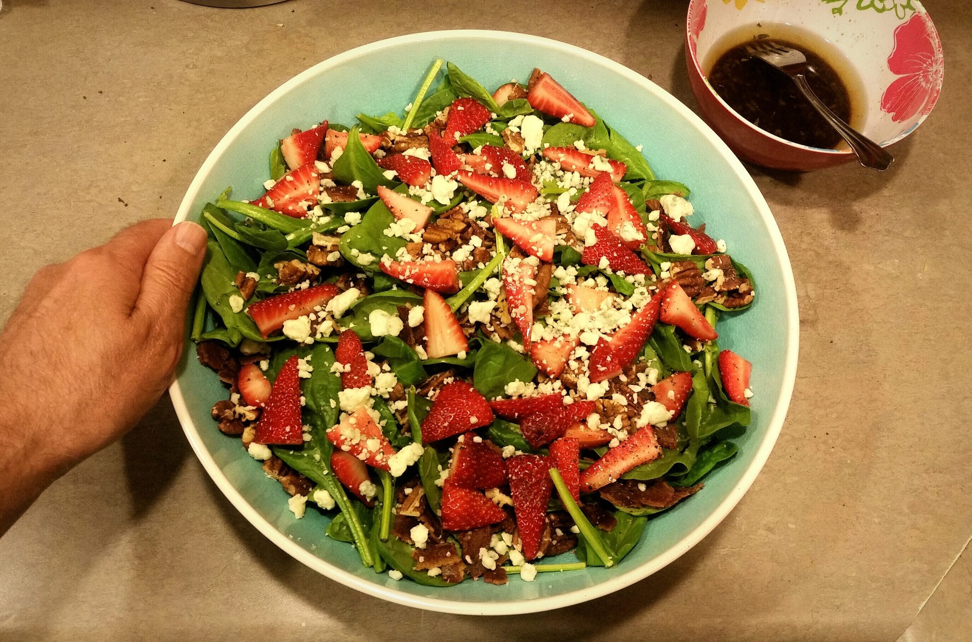 Strawberry spinach salad with homemade vinegarette