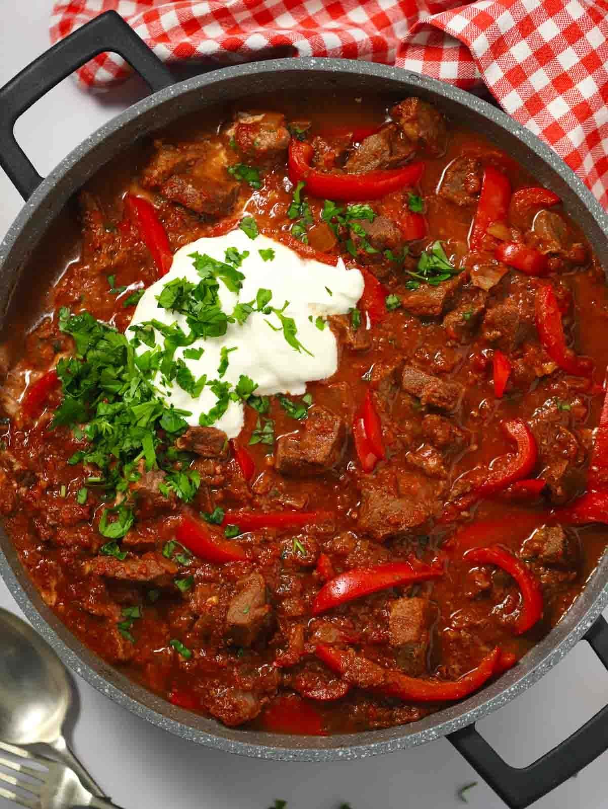 Slow Cooker Beef Goulash