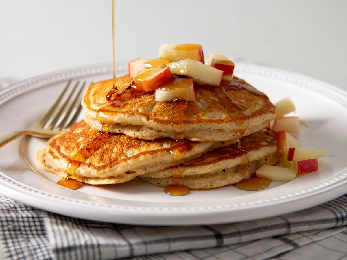 Skillet Cinnamon Apple Pancakes