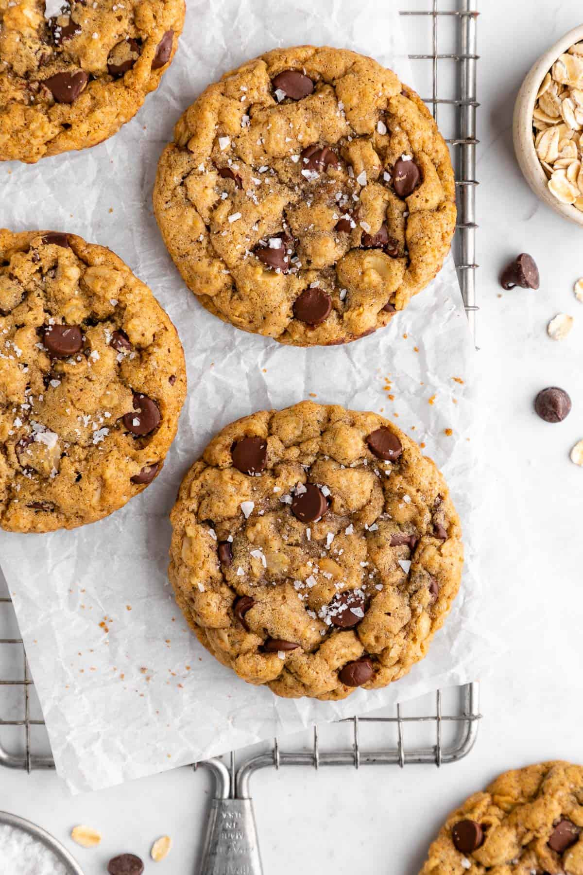 Vegan Oatmeal Chocolate Chip Cookies
