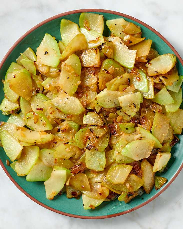 Chayote con Crema (Chayote in Cream Sauce)