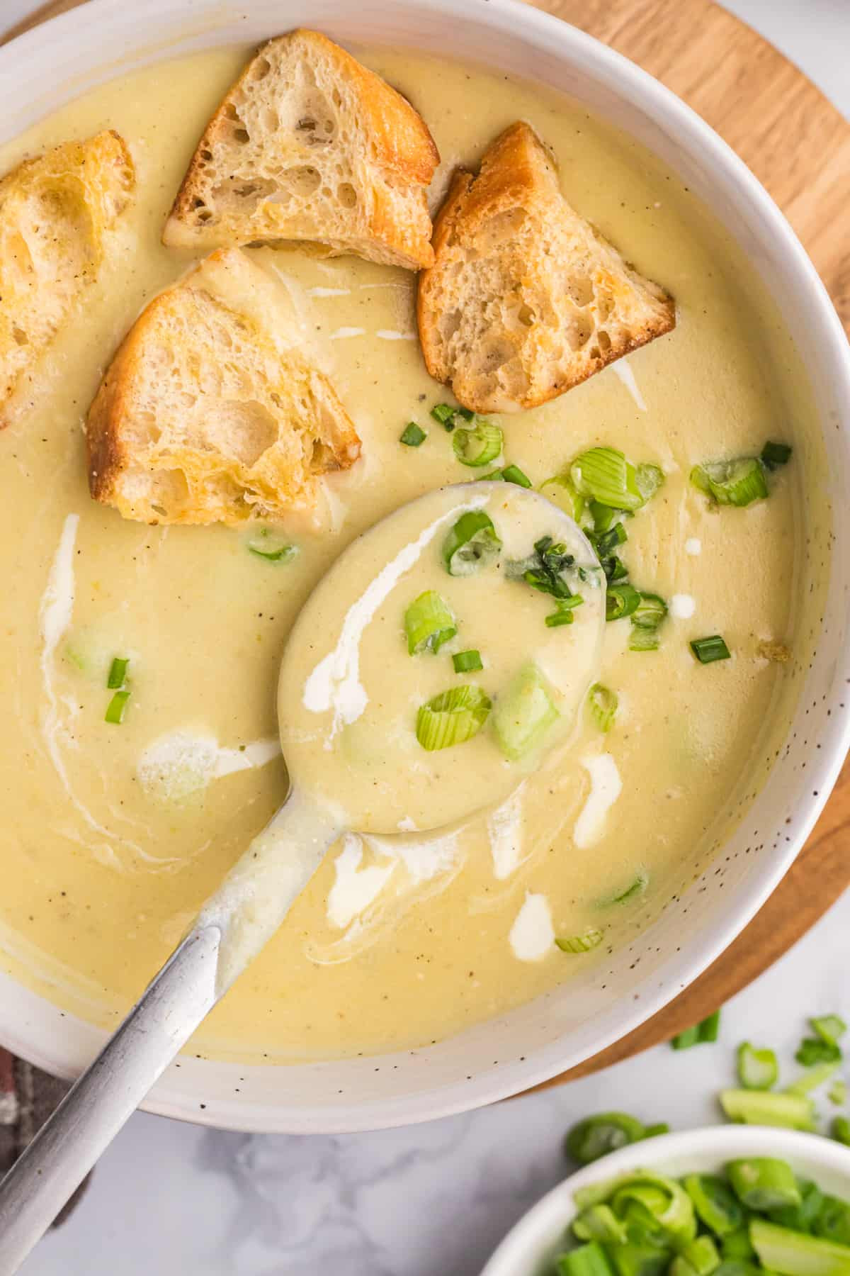 Simple Chilled Potato Leek Soup (Vichyssoise)