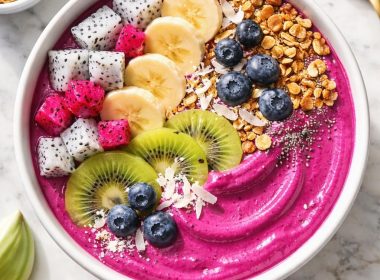 Dragon Fruit Smoothie Bowl